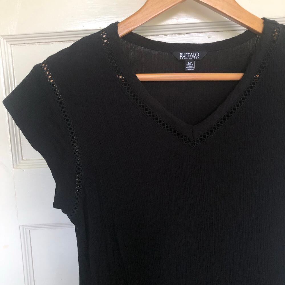 Black V-Neck Crochet-Trim Cap Sleeve Top S Buffalo David Bitton Minimalist Basic
